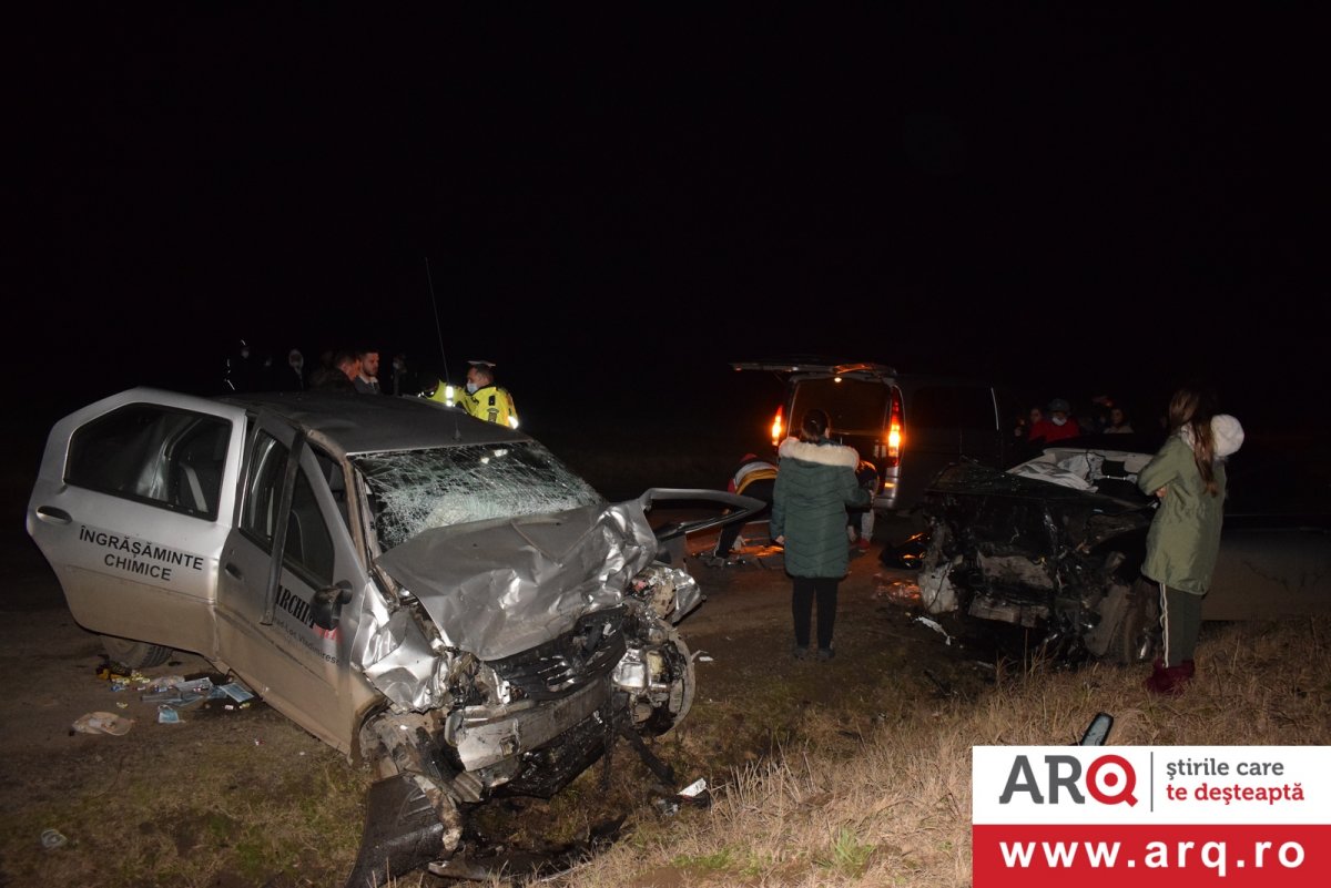 Accident cu Ford contra Dacia și doi morți la ieșirea din Zădăreni (FOTO)