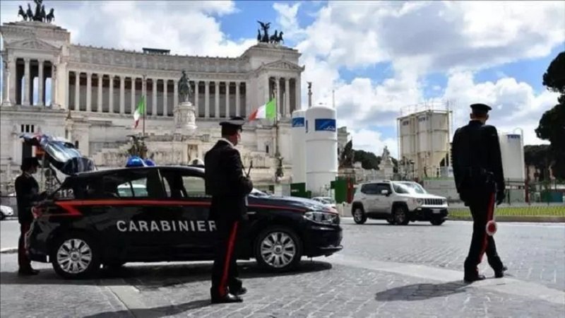 Româncă însărcinată, bătută și jefuită de carabinieri falși, la Roma. Ce SUMĂ i-au furat hoții din geantă