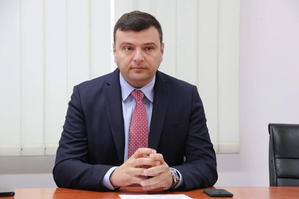 Interpelare pentru a rezolva deficitul de personal al DSP Arad destinat triajului din vămi