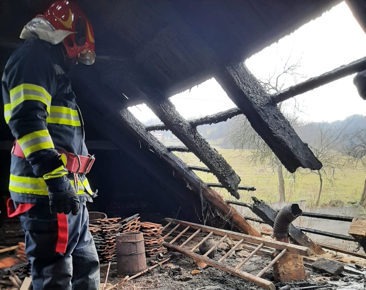 Incendiu la o casă particulară în Poenari (Hălmagiu)