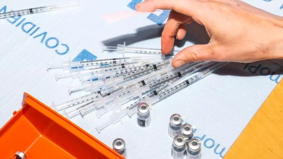 Sud-coreenii au inventat seringa ce poate extrage cât mai multe doze dintr-o singură fiolă de vaccin