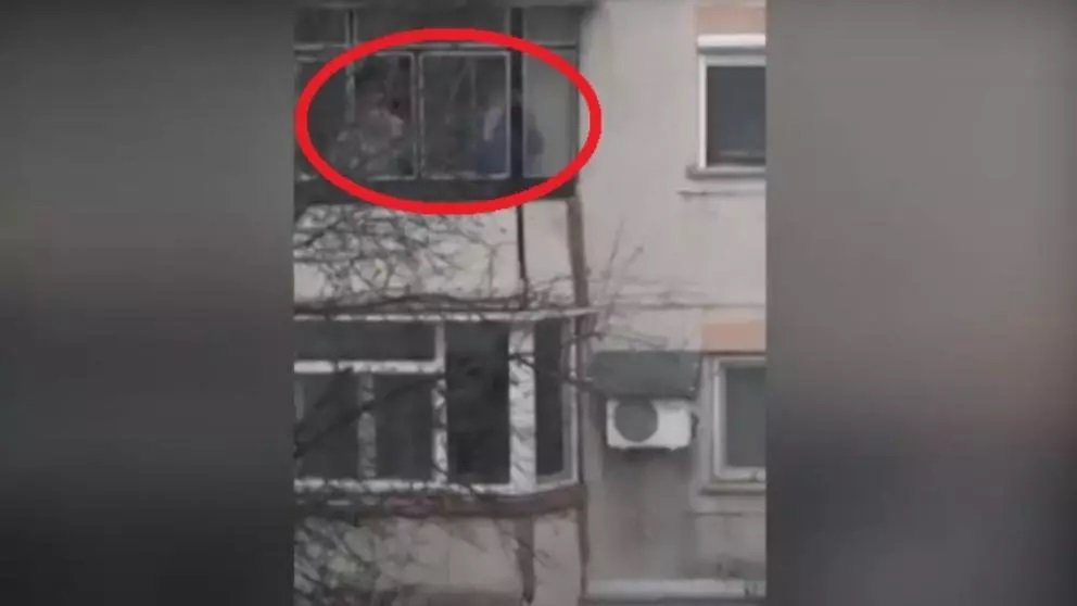VIDEO - Imagini dramatice cu criminalul de la Onești în timp ce își sechestra victimele - Intervenția poliției, abia după cinci ore