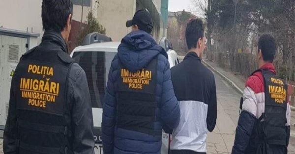 Mai mulți cetățeni străini au fost îndepărtați sub escortă de polițiștii arădeni