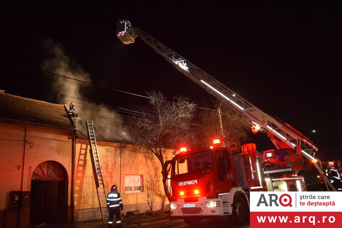 Incendiu violent la o casă de pe str. Clujului (Foto)
