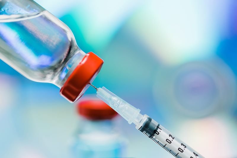 Campania de vaccinare împotriva COVID-19 provoacă nemulţumirea dascălilor care s-au trezit reprogramaţi să facă alt vaccin
