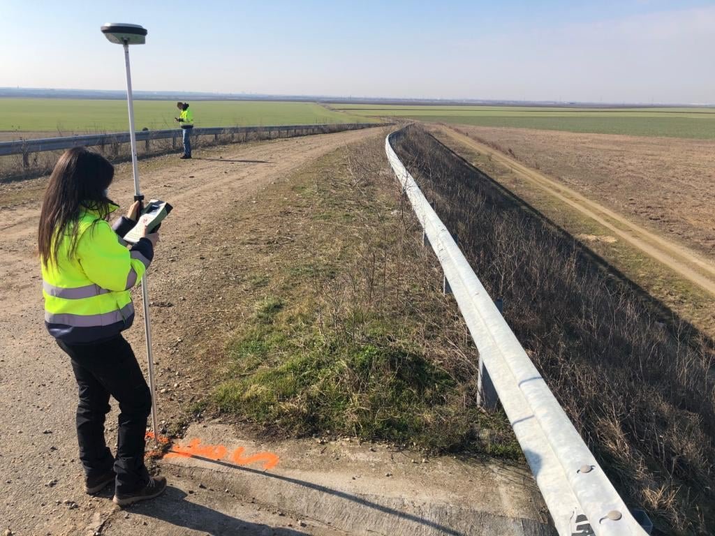 A fost predat amplasamentul pentru proiectarea şi execuţia drumului de legătură între autostradă şi DN 69 (FOTO)