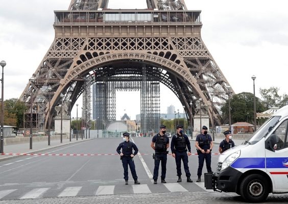 Parisul intră în lockdown: secţiile de terapie intensivă sunt pline