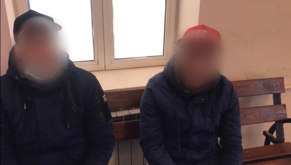 Bătaie generală în Vlaicu. Doi tineri care erau sub influența drogurilor i-au luat la bătaie pe câțiva cunoscuți de-ai lor (VIDEO)