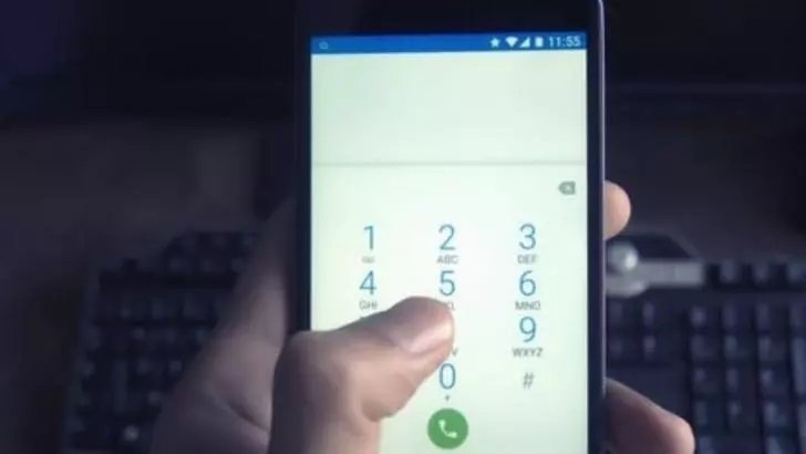Caz șocant, în România: unui bărbat i-a EXPLODAT telefonul mobil în față, în timp ce naviga pe internet