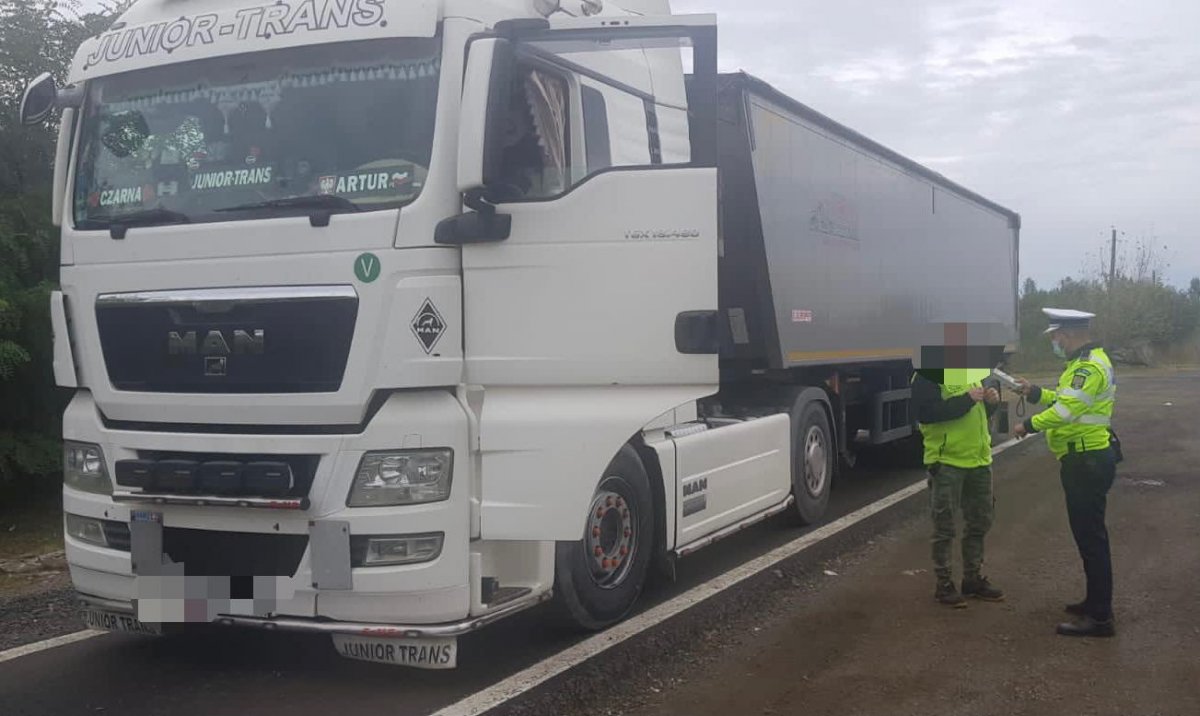 Razie a polițiștilor rutieri în rândul transportatorilor (FOTO)