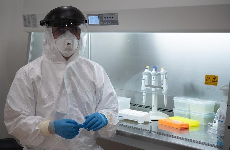 La Spitalul Județean Arad, au fost confirmate două cazuri de infectare cu tulpina britanică a virusului SARS-COV2