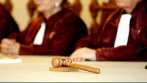 Legea pensiilor speciale pentru aleşii locali, declarată NECONSTITUŢIONALĂ de CCR  