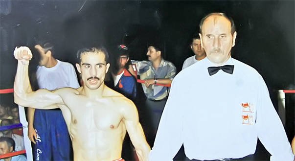 Primul român campion mondial la box, prins în timp ce fura din buzunare! 