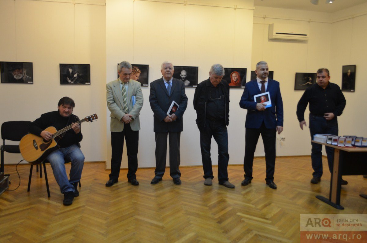 Participare numeroasă la vernisajul Salonului Internaţional de Artă Fotografică al FotoClubPro Arad
