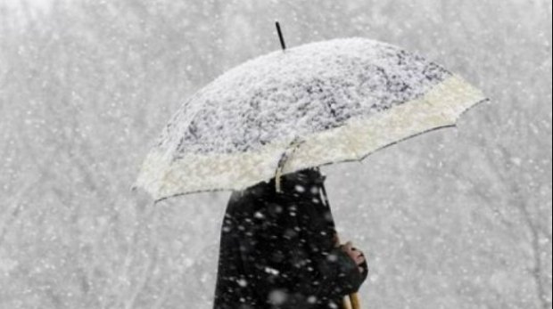 PROGNOZA METEO pe două săptămâni: Ploi, lapoviţă şi polei în toată ţara