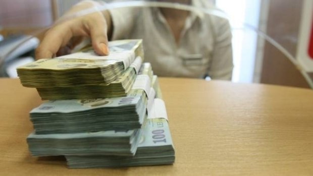 Bugetarii, PREMIAŢI în funcţie de cât de AMABILI sunt la muncă. Ce ar mai putea include noua LEGE a SALARIZĂRII  