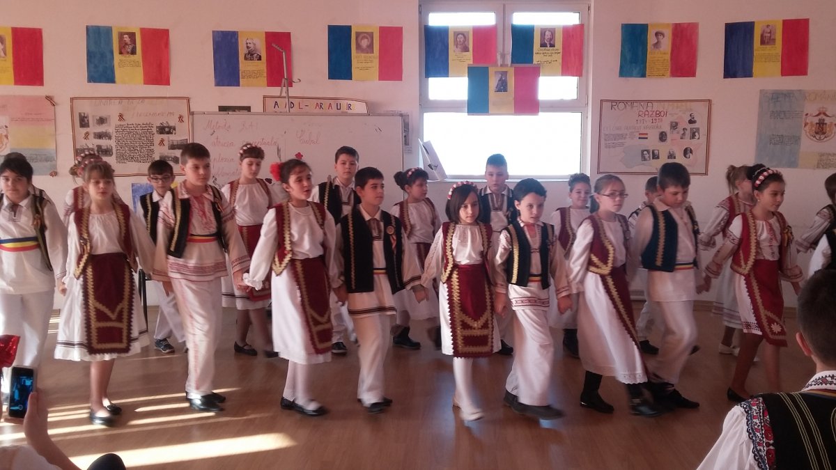 ”Mica Unire” sărbătorită la Școala Gimnazială”Avram Iancu”Arad (FOTO)