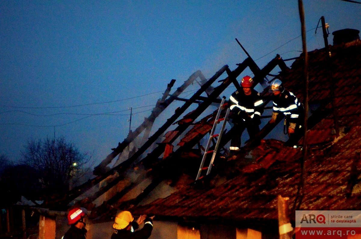 Doi copii morţi într-un incendiu în Aradul Nou (Foto - Video)