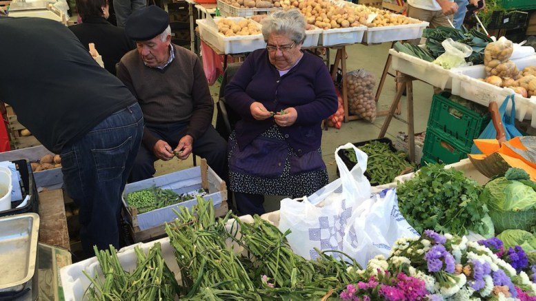 Consumând produse românești, nu îmbogățiți țăranul dar îl ajutați să supraviețuiască