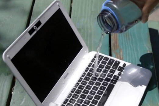 Ce să faci dacă ai vărsat apă pe laptop