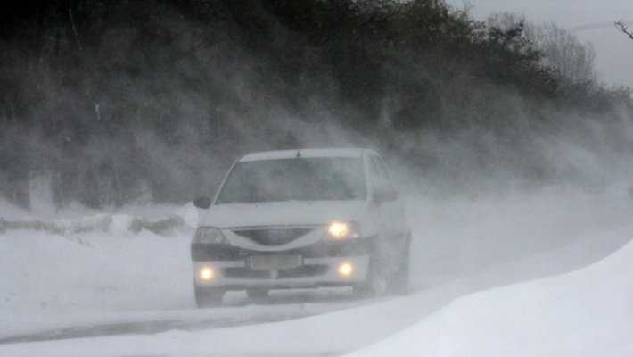 ALERTĂ METEO. Vremea rea se întoarce: VÂNT PUTERNIC şi NINSORI VISCOLITE la munte