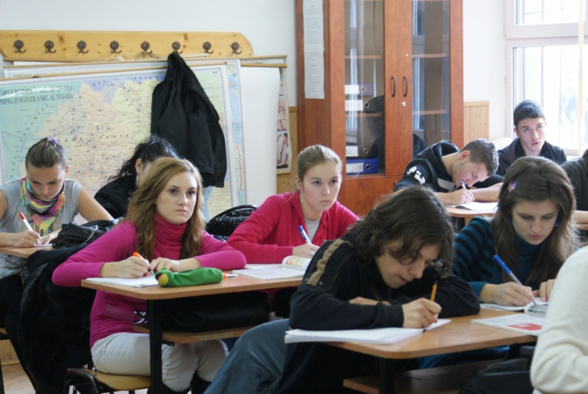 Ministerul Educaţiei: Simularea evaluării naţionale va avea loc în perioada 22-24 februarie, iar cea la BAC în perioada 7-10 martie