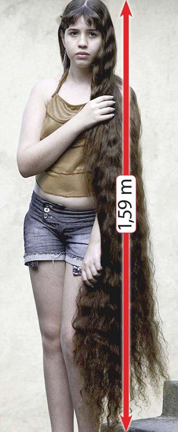 Fetiţa de 12 ani îşi vinde părul cu 4.200 euro