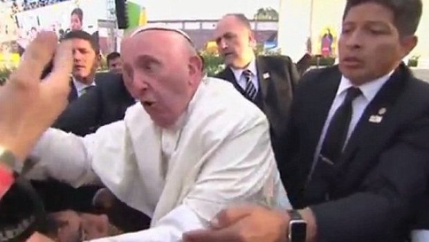Papa Francisc şi-a ieşit din fire! Suveranul Pontif A CERTAT un credincios VIDEO  