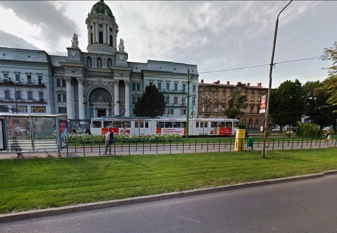 O tânără A NĂSCUT PE STRADĂ, în stația de tramvai de la Teatru. Martorii au sunat disperați la 112 / UPDATE: 
