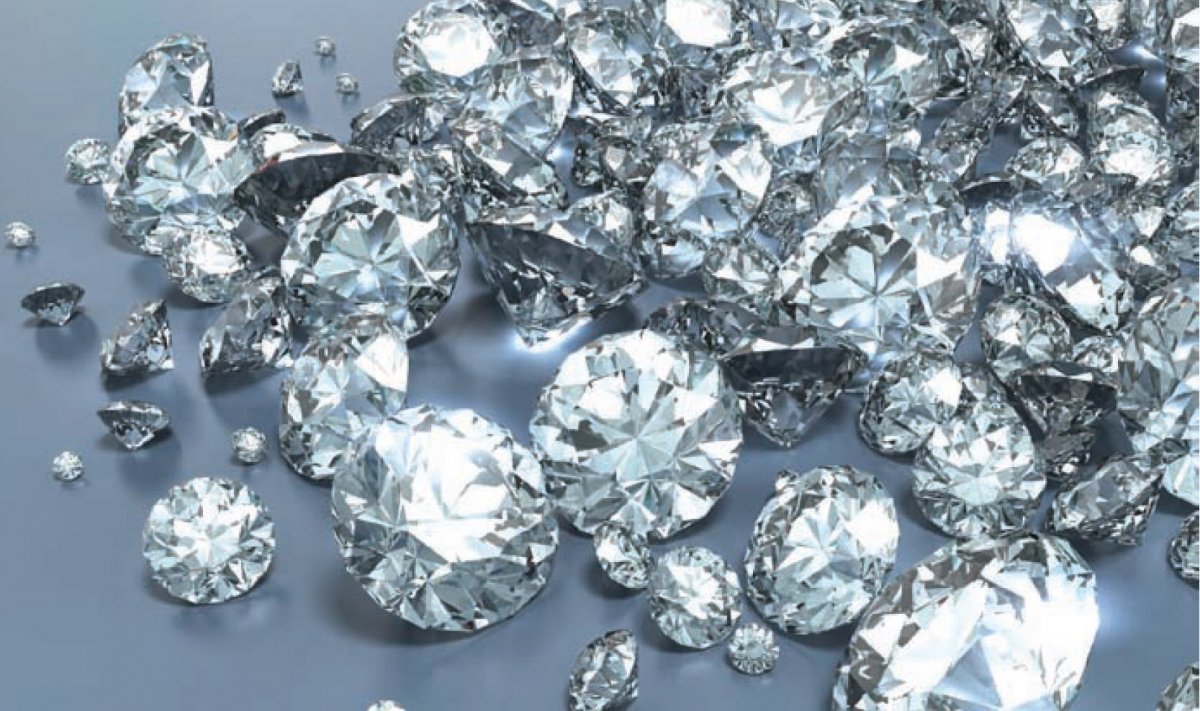 NOROC! O femeie a găsit diamante într-o pereche de pantaloni cumpărați de la second-hand
