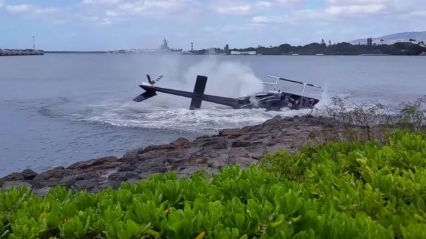 Un elicopter cu cinci oameni la bord s-a prăbuşit în Hawaii. Scena de coşmar a fost filmată VIDEO