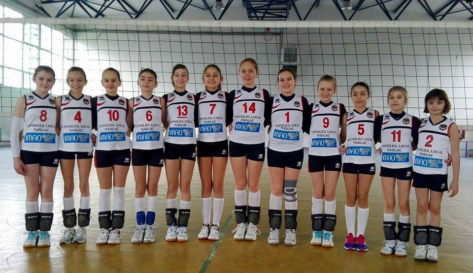 Succese lejere ale CS Victoria Nădlac înaintea semifinalelor CN de minivolei