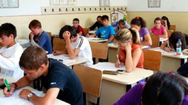 SIMULARE EVALUARE NAŢIONALĂ. Elevii de clasa a VIII-a susţin marţi proba de Matematică