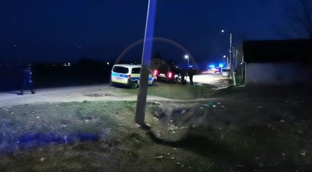 Poliţist cu urechea tăiată în urma unei intervenţii la o bătaie cu zeci de persoane implicate (FOTO şi VIDEO)