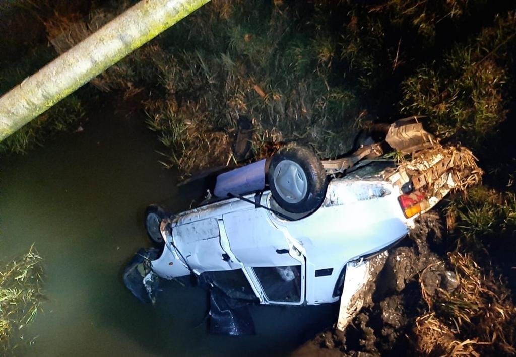 Accident cu Dacia și doi morți în Canalul Morilor, la Ineu (FOTO/VIDEO) / UPDATE: Cele două persoane sunt din Ineu