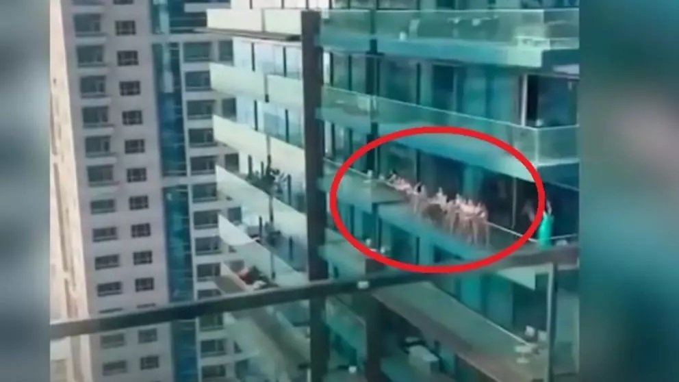 VIDEO - 15 moldovence și rusoaice au fost arestate pentru că pozau nud pe un balcon
