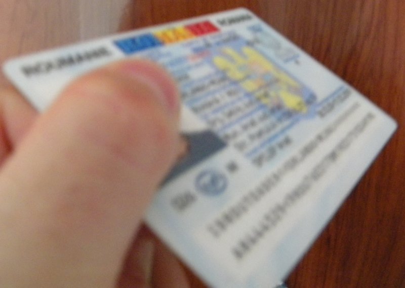 Cărțile de identitate se eliberează cu întârziere; care este motivul şi ce se întâmplă cu documentele expirate