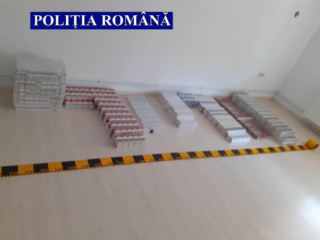 Percheziții la Zăbrani, într-un dosar de contrabandă cu țigări (FOTO)
