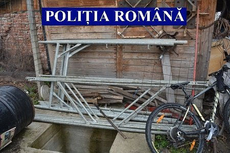 Percheziții în Arad și Alba la persoane care au furat componente folosite la construcția de cale ferată