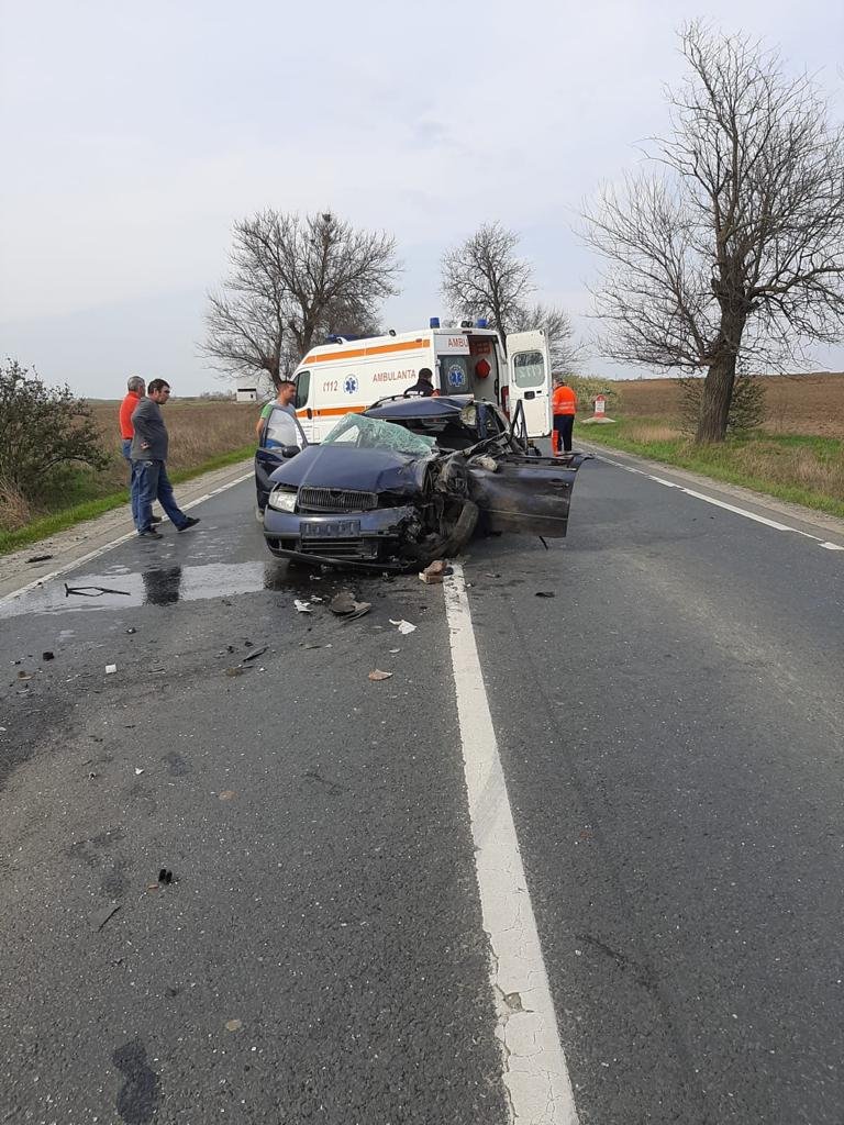 Accident cu trei răniți între Arad și Zimand (FOTO)