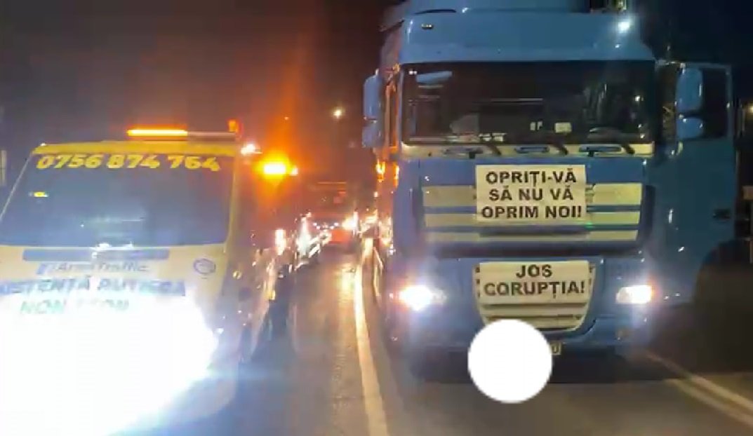 Şoferii protestatari criticaţi pentru că s-au oprit să claxoneze în faţa Spitalului Judeţean