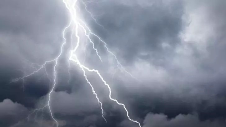 Alertă meteo - Ce zone sunt vizate de grindină, descărcări electrice și fenomene extreme