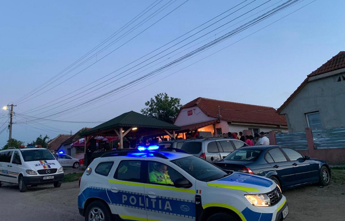 Petrecere „spartă” de polițiști, la Felnac