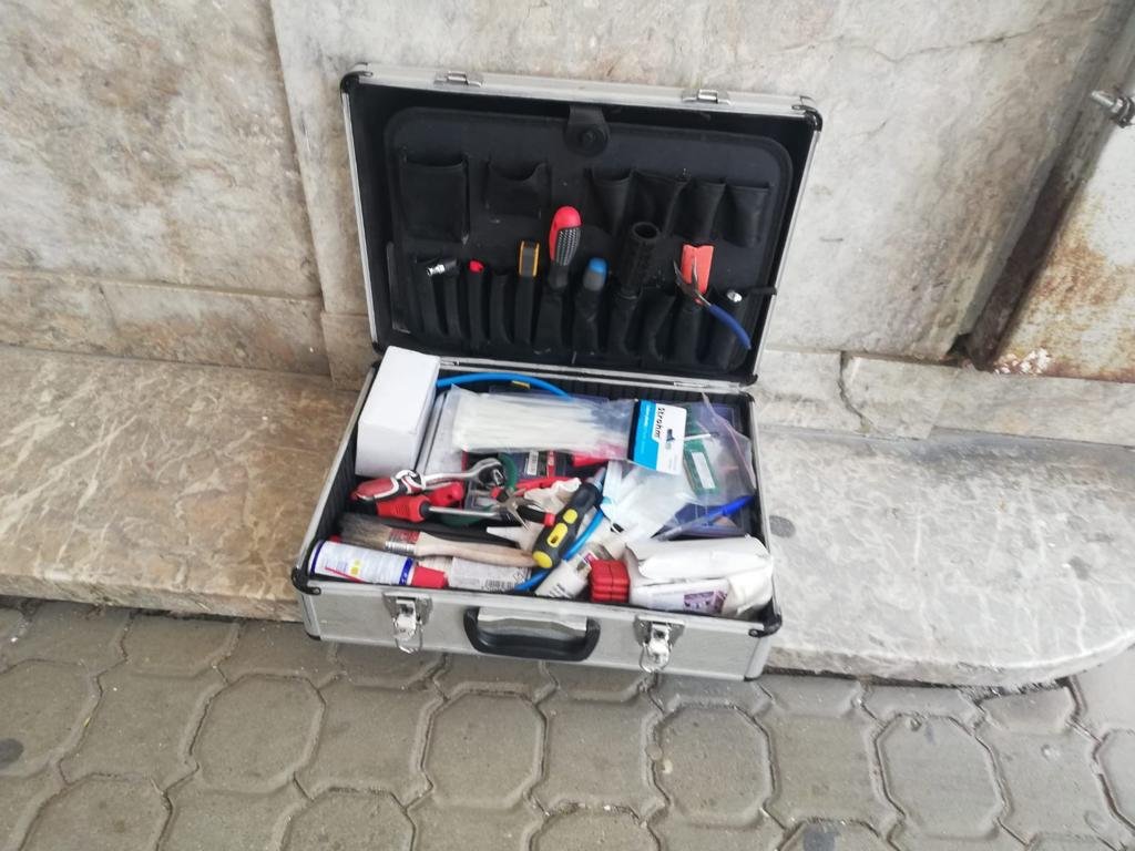 Bombă în față la Palatul Copiilor? / UPDATE: Proprietarul valizei „cu bombă” a venit să o ridice