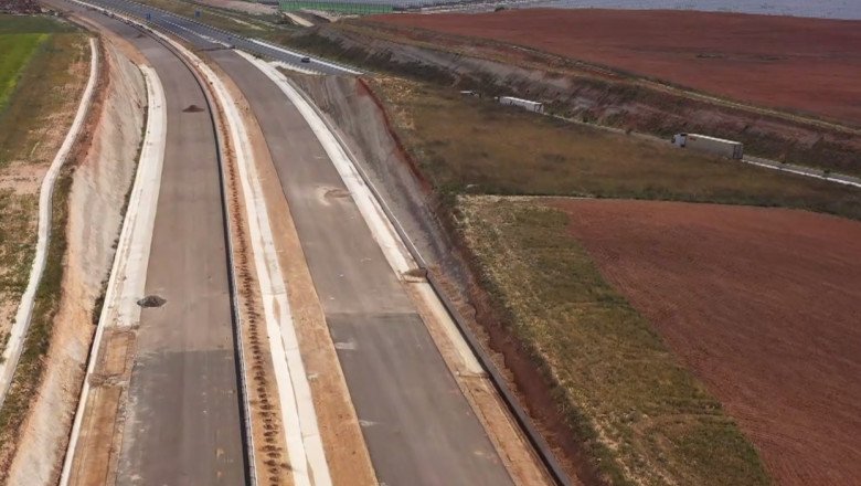 Autostradă construită cu... cenuşă în loc de ciment; vezi unde se întâmplă acest lucru