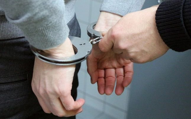 Arădean prins în flagrant de polițiști și cercetat pentru șantaj