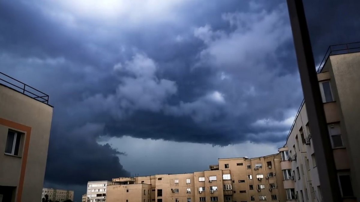 Alertă meteo COD GALBEN: Furtuni puternice în mare parte din ţară din această după-amiază