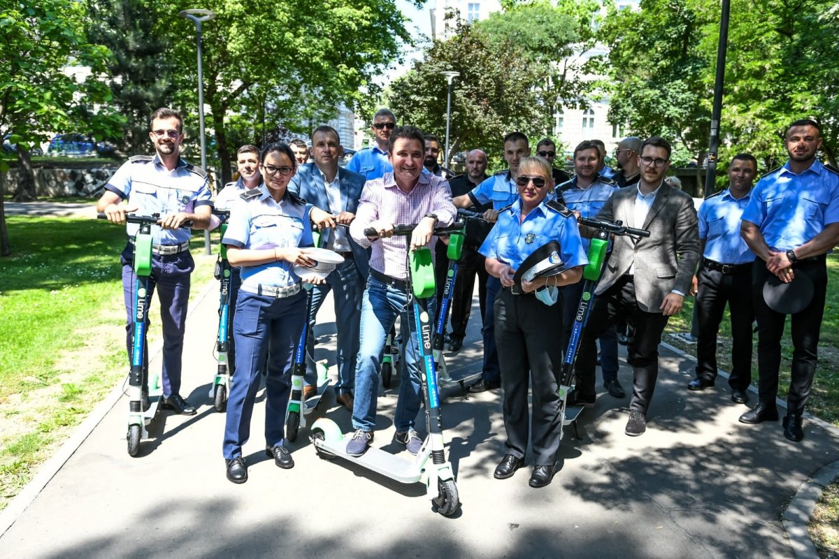 Poliţişti locali pe trotinete în zonele mai puţin accesibile