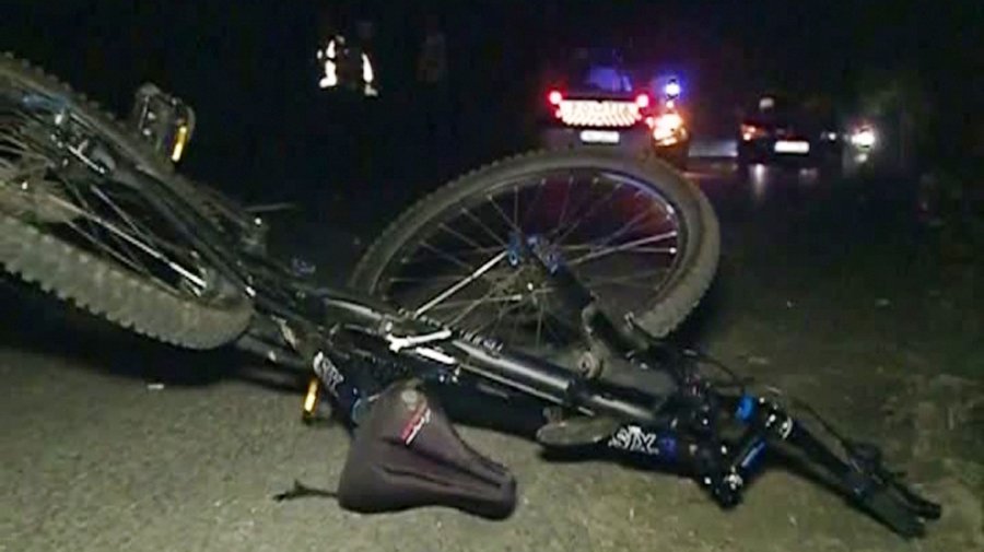 A accidentat un biciclist și a fugit de la fața locului