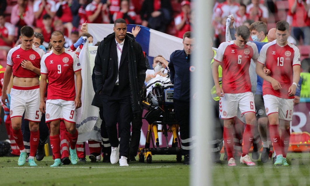 Şoc la EURO: partida Danemarca-Finlanda a fost suspendată după ce Eriksen s-a prăbuşit pe teren